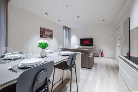 Communal lounge/ TV room, TV and multimedia, Kitchen or kitchenette, Living room, Seating area, Dining area