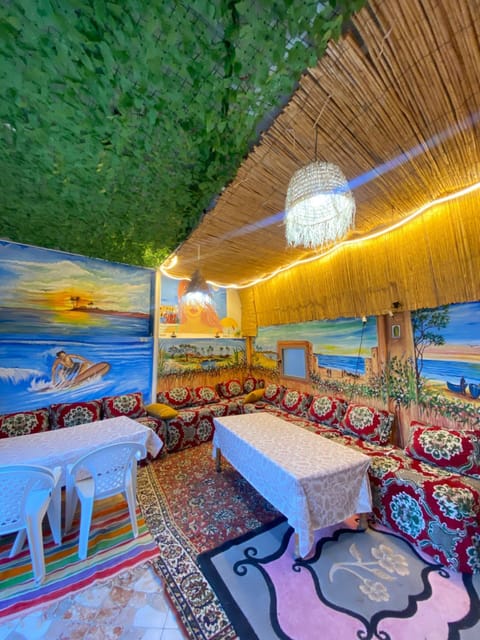 Restaurant/places to eat, Natural landscape, Seating area, Breakfast