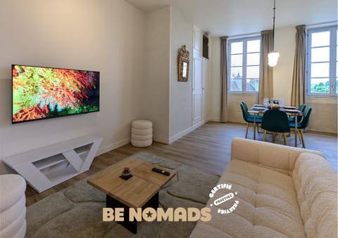 Communal lounge/ TV room, TV and multimedia, Living room, Seating area, Dining area, Evening entertainment