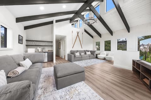 Walk to Main St, Private Hot Tub and Parking, 6 Bedrooms, Great Location - Sleeps 14 House in Park City