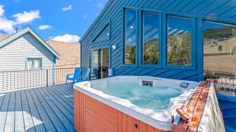 Walk to Main St, Private Hot Tub and Parking, 6 Bedrooms, Great Location - Sleeps 14 House in Park City