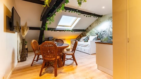 TV and multimedia, Kitchen or kitchenette, Living room