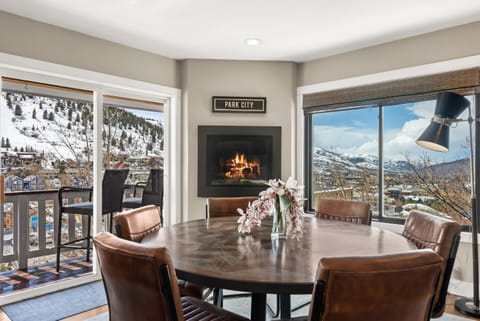Walk to Main Street, Ontario Adventures, Two Homes Combined - 6 BR, 2 Private Decks with Hot Tubs House in Park City