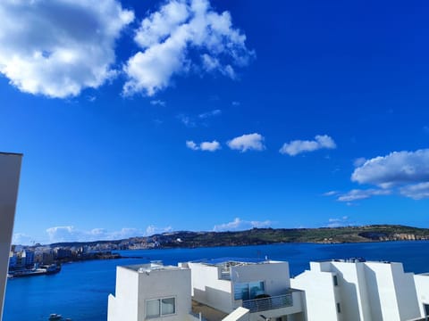 HORIZON SUITES by the Sea Apartment in Saint Paul's Bay