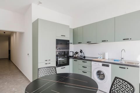 HORIZON SUITES by the Sea Apartment in Saint Paul's Bay