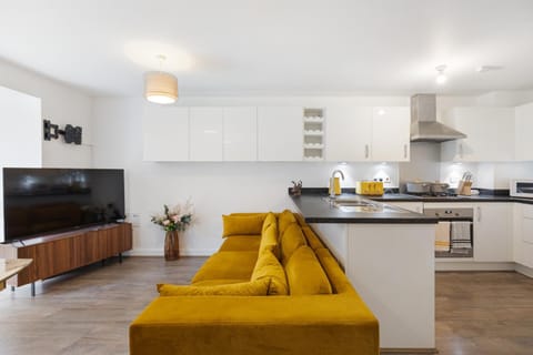 Communal lounge/ TV room, TV and multimedia, Kitchen or kitchenette, Living room, Seating area, Dining area, Evening entertainment, minibar, pet friendly, stove