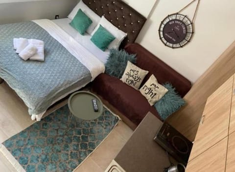 Bed, Living room