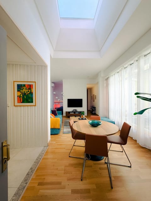 TV and multimedia, Living room, Seating area, Dining area