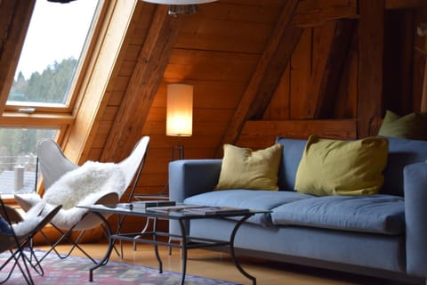 Living room, Seating area