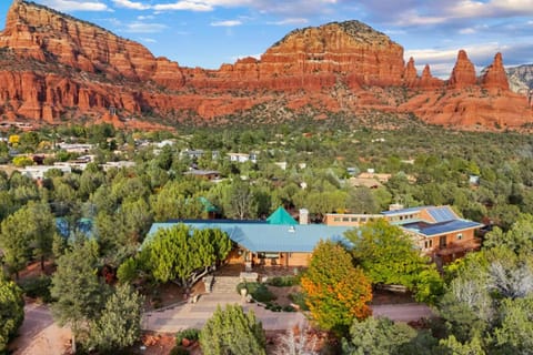 Property building, Natural landscape, Bird's eye view, View (from property/room), Hiking, Mountain view
