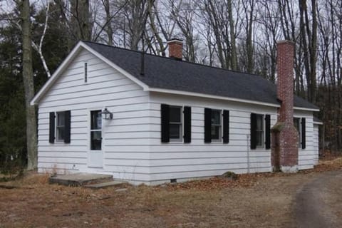 Lakeside Cottage on Torch Lake Apartment in Torch Lake