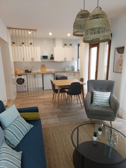 TV and multimedia, Kitchen or kitchenette, Dining area, air conditioner