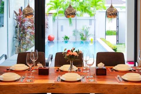 Dining area, Pool view