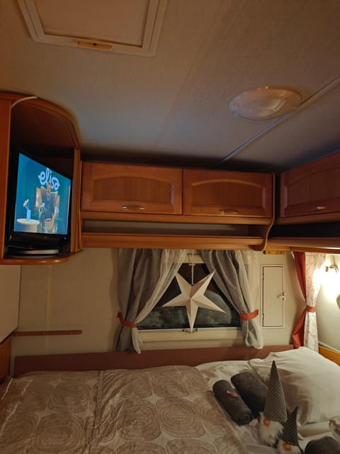 Bed, TV and multimedia, Photo of the whole room, Evening entertainment