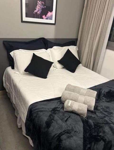 Bed, towels