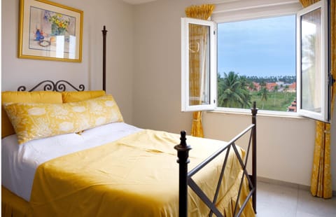 Bed, Bedroom, City view, River view