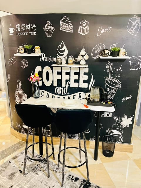 Coffee/tea facilities, Breakfast, minibar
