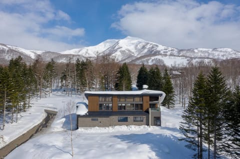 Property building, Day, Natural landscape, Winter, Mountain view