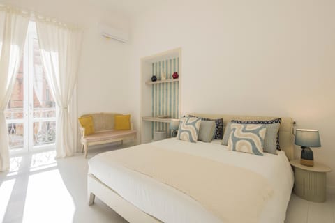 Bed, Photo of the whole room, Bedroom, air conditioner