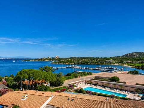 Bird's eye view, Swimming pool