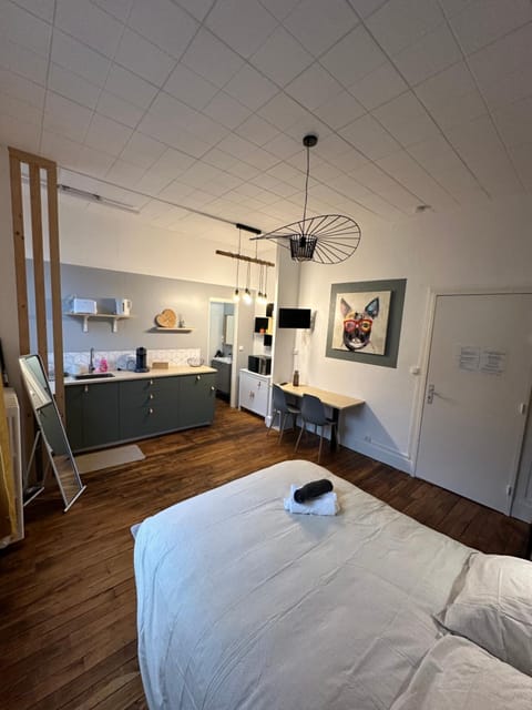 Kitchen or kitchenette, Photo of the whole room, Bedroom