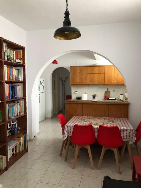 Library, Kitchen or kitchenette, Living room, Seating area, Dining area