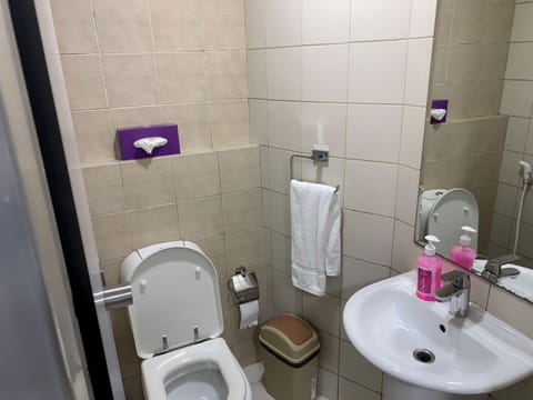 Exceptive Master Room Stay Hostel in Abu Dhabi