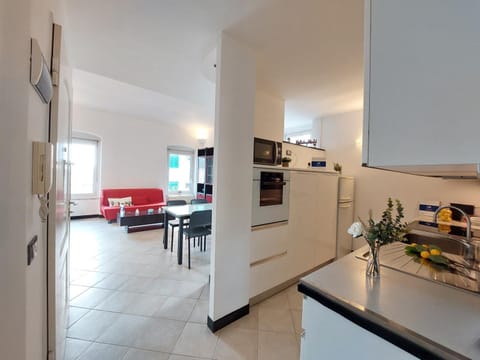 Living room, Dining area, stove