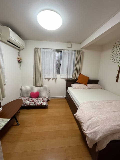 Bed, Living room, Photo of the whole room, Bedroom, air conditioner