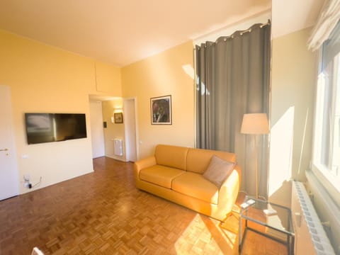 Communal lounge/ TV room, TV and multimedia, Living room, Evening entertainment