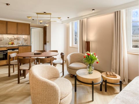 Living room, Seating area, Dining area, kitchen