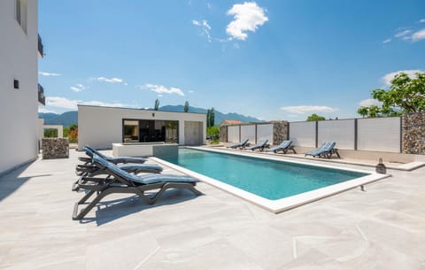 Balcony/Terrace, Swimming pool