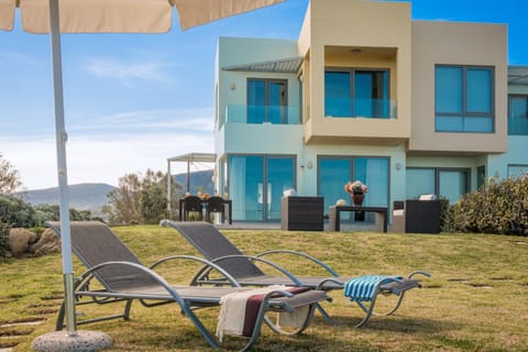 Property building, Day, Garden, sunbed