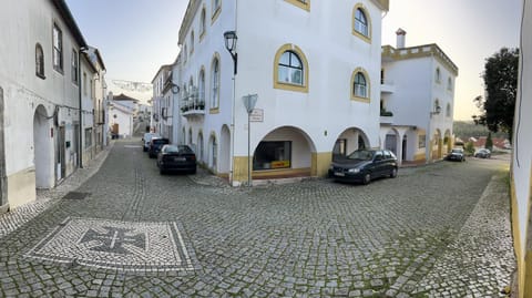 Property building, Neighbourhood, Street view, Location, Parking