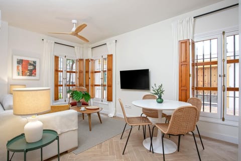 TV and multimedia, Living room, Dining area, air conditioner