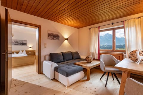 Living room, Photo of the whole room, Seating area, Dining area