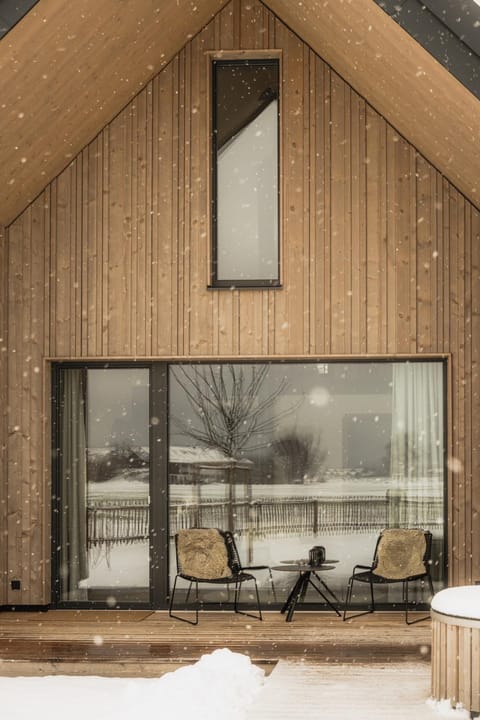 Facade/entrance, Natural landscape, Winter, Balcony/Terrace