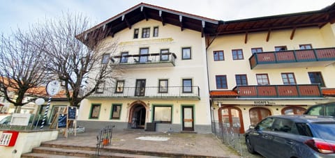 Restaurant Athen & Appartements Bergen Apartment in Salzburgerland