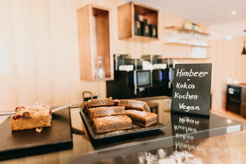 Restaurant/places to eat, Food and drinks