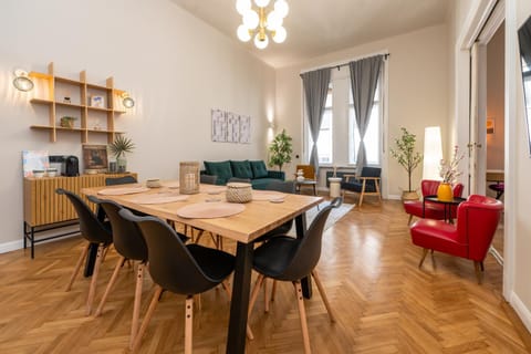 Living room, Seating area, Dining area