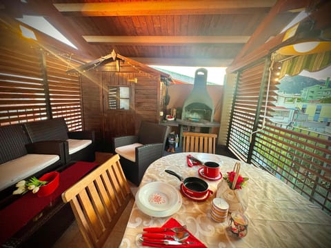 BBQ facilities, Balcony/Terrace, Seating area, Dining area, Food