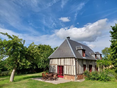 Property building, Day, Garden, Garden view