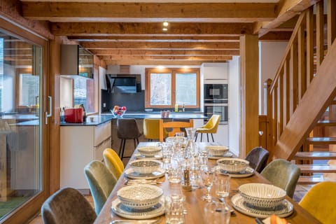 Kitchen or kitchenette, Living room, Seating area