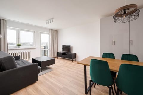 Communal lounge/ TV room, TV and multimedia, Living room, Seating area, Dining area, Evening entertainment