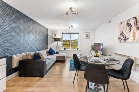 30 percent off! Stylish 2 Bed 2 Bath Abode with Parking Apartment in Dewsbury