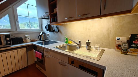 Coffee/tea facilities, stove, toaster