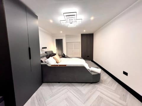 Bel Casa Solihull Villa in Solihull