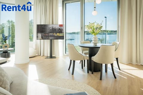 TV and multimedia, Living room, Dining area, Lake view