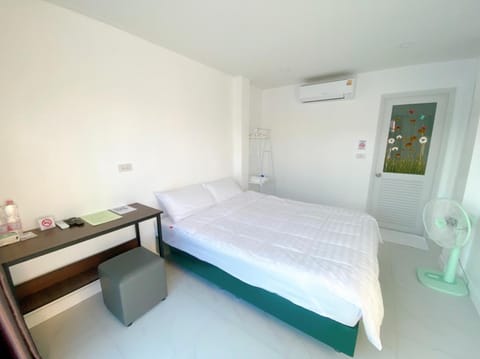 Bed, Photo of the whole room, Bedroom, towels, air conditioner