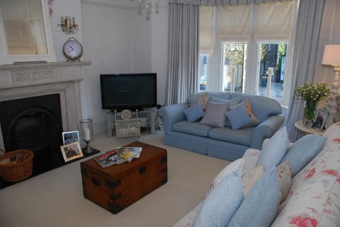 Communal lounge/ TV room, Living room